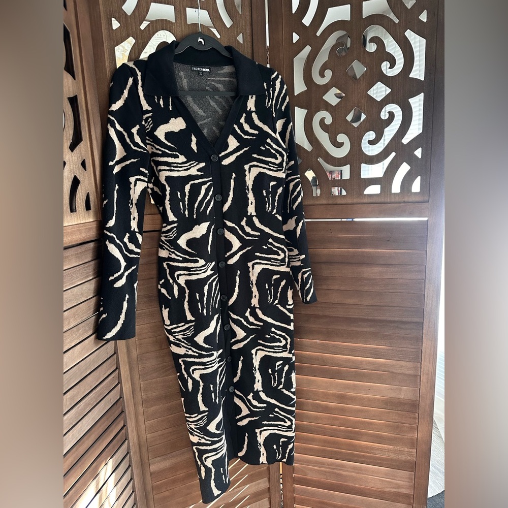 Black and Beige Patterned Button-Front Knit Dress… - image 5
